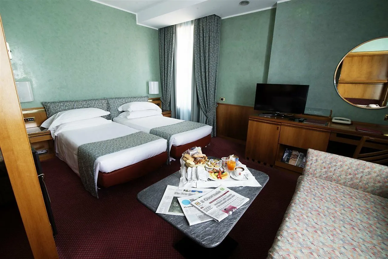 Hotel Michelangelo Milan 4*,
